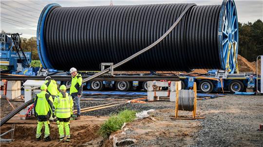 Die Stromtrasse Suedlink soll Strom aus Erneuerbaren Energien von Norddeutschland in den Süden transportieren. (Archivbild)