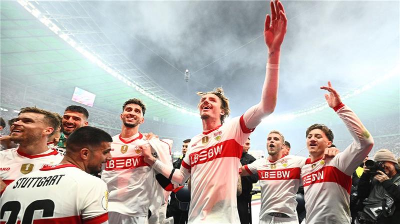 Lange Party-Nacht: VfB mit Cup-Triumph gegen Arminia-Helden Die Stuttgarter Party begann mit dem Schlusspfiff.