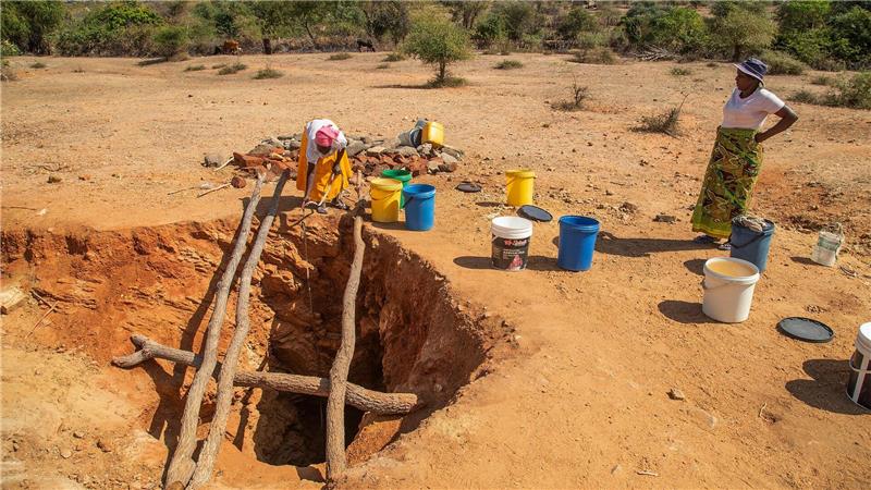 Ein El Niño steht an - was das für die Welt bedeutet Die Suche nach Wasser bestimmt das Leben der Familen in Dürrezeiten (Archivbild)