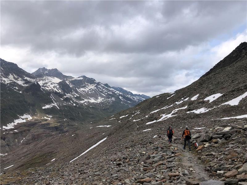 Verschollenes Kleinflugzeug im Ötztal noch nicht gefunden Die Suche nach dem Piloten eines Kleinflugzeugs in den Ötztaler Alpen läuft weiter.