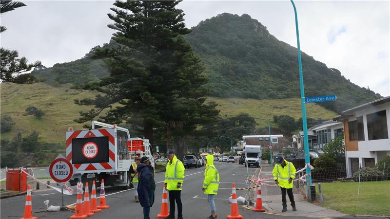Erdrutsch in Neuseeland: Suche nach verschütteten Campern Die Suche nach den Vermissten wurde auch in der Nacht fortgesetzt.