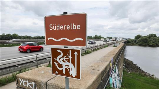 Die Süderelbbrücke der A1 wird am Wochenende in Fahrtrichtung Lübeck gesperrt. (Archivbild)