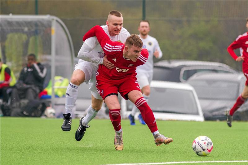 Die TSG Bad Harzburg kann unbeschwert aufspielen Die TSG Bad Harzburg kämpft sich im Heimspiel gegen Kästorf zurück in die Begegnung, hier Nico Martinato (li.). Auch gegen Wolfenbüttel ist voller Einsatz gefragt. Foto: Drechsler