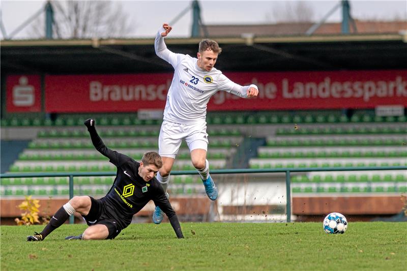 Tolles Trio, einsamer Pokalheld und Schläger unterwegs Die TSG Bad Harzburg, rechts Timo Schwanecke, bekommt es noch einmal mit dem SSV Vorsfelde zu tun. Foto: Drechsler