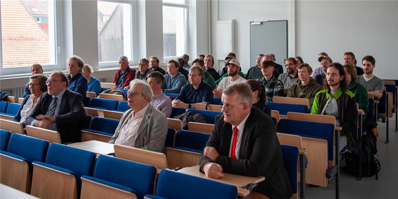 Halbe Million Euro für modernes Mathe-Institut an der TU Clausthal Die TU Clausthal und das Institut für Mathematik haben rund 500.000 Euro in die Modernisierung der Seminar- und Übungsräume sowie in die Optimierung des Brandschutzes investiert.