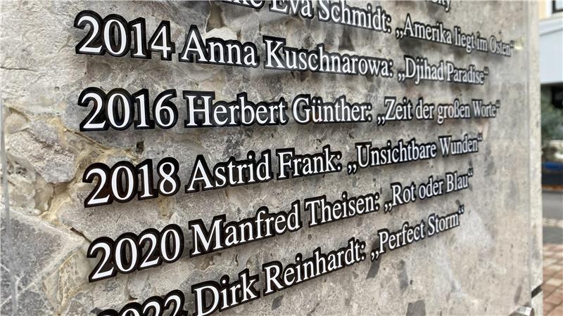 Bad Harzburg vergibt im November das „Eselsohr“ an Annette Mierswa Die Tafel mit allen Eselsohr-Preisträgern seit 1989 wird am 15. November um den dem Namen von Annette Mierswa ergänzt.