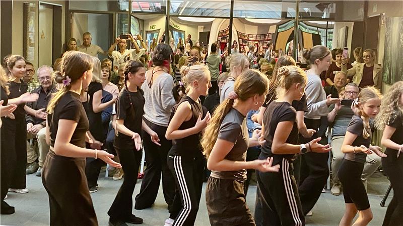 Oberharz: Fokus lädt zum Speeddating-Abend mit der guten Laune Die Tanz-AG der RKS feiert mit ihrem Auftritt beim Fokus-Kleinkunstfest in der Säulenhalle des Pulverhauses in dreifacher Hinsicht eine Premiere.