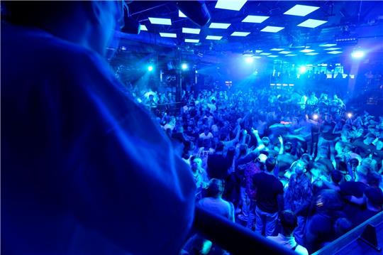 Die Tanzflächen im Club "Bootshaus" sind sehr beliebt.