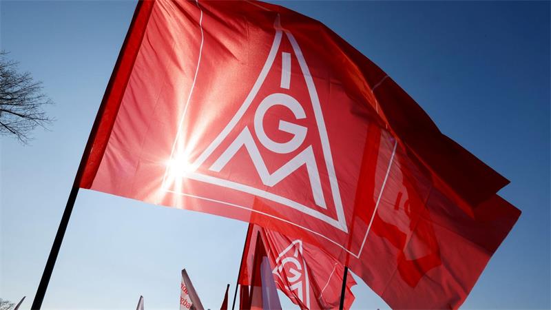IG Metall will fünf Prozent mehr Lohn für Metallbeschäftigte Die Tarifverhandlungen für die Metall- und Elektroindustrie beginnen im Oktober. (Archivbild)