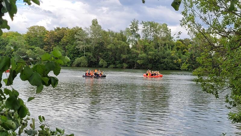 Die Teams müssen um die Wette eine Strecke von 150 Meter auf dem Vienenburger See zurücklegen.