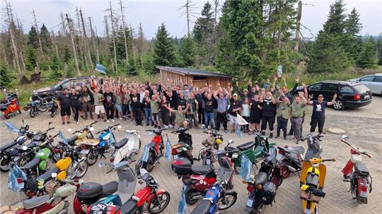 Die Teilnehmer beim ersten Harzer Moped-Run zeigten sich begeistert. Aber es gab auch Ausfälle.