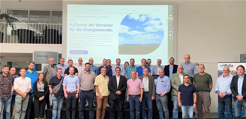 Wasserstoffnetzwerk will seine Arbeit intensivieren Die Teilnehmer des Wasserstoffnetzwerks bei der jüngsten Veranstaltung auf dem Energiecampus. Foto: WiReGo.