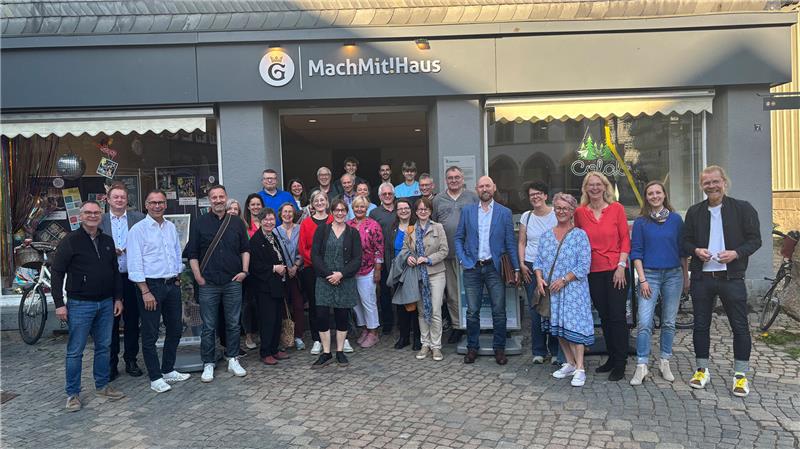 Goslarer Altstadtforum startet erfolgreich Die Teilnehmerinnen und Teilnehmer der konstituierenden Sitzung des Goslarer Altstadtforums.
