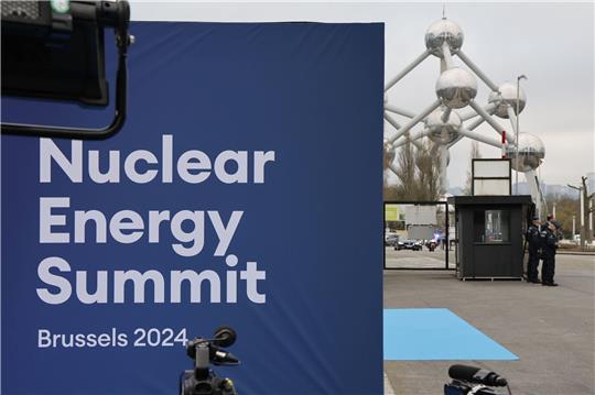 Die Teilnehmerinnen und Teilnehmer des internationalen Gipfeltreffens für Atomenergie haben sich nicht nur für den Bau neuer AKW, sondern auch für die Verlängerung der Lebenszeit bestehender Anlagen ausgesprochen.