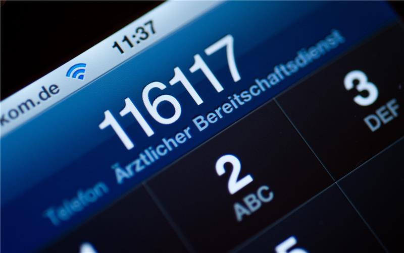 Die Telefonnummer 116117 des ärztlichen Bereitschaftsdienstes. Foto: Patrick Pleul, dpa