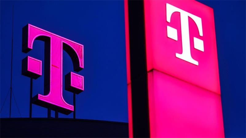 Die Telekom darf in ihrem Mobilfunknetz die Netzanzeige nicht durch einen Werbeslogan ersetzen, hat das Landgericht Köln entschieden. (Symbolbild)