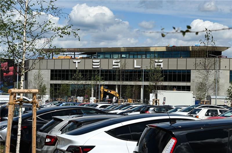 Die Tesla Gigafactory in Berlin-Brandenburg will die Produktionszahlen verdoppeln. Dagegen gibt es Kritik.