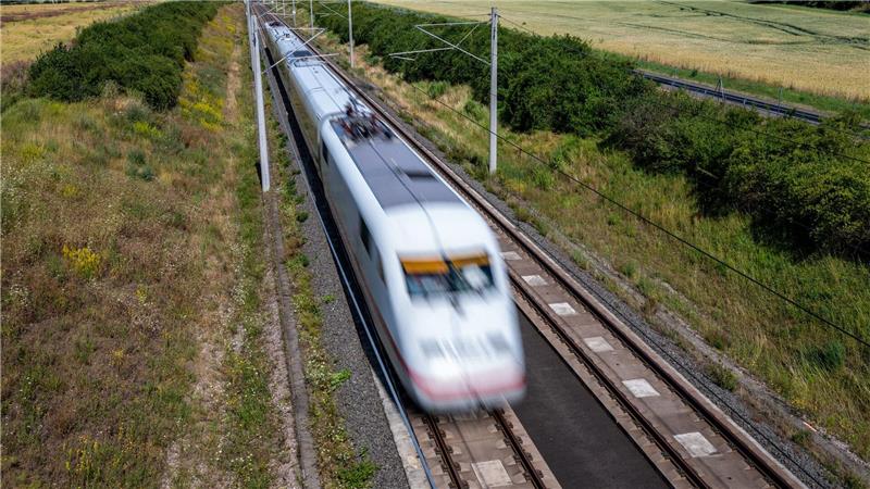 „Die Testfahrten liefern uns wichtige Erkenntnisse für die Sanierung und Instandhaltung von Schnellfahrstrecken“, teilt die Deutsche Bahn mit.