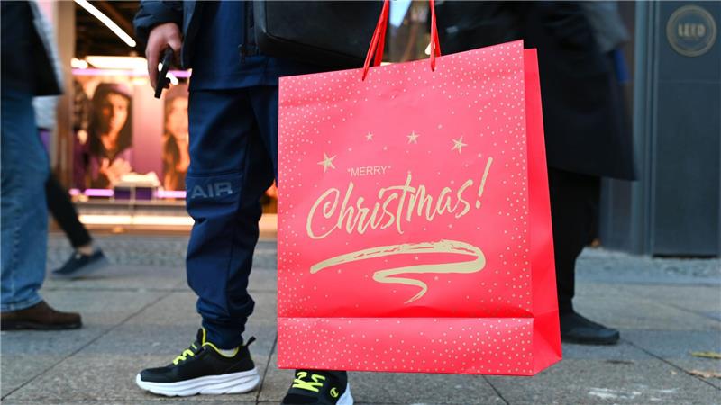 Bundesbank sieht zarte Erholung nach Konjunkturflaute Die Teuerungsrate dürfte sich vorerst weiterhin über der Zwei-Prozent-Marke halten - belastet dies das Weihnachtsgeschäft? (Symbolbild)