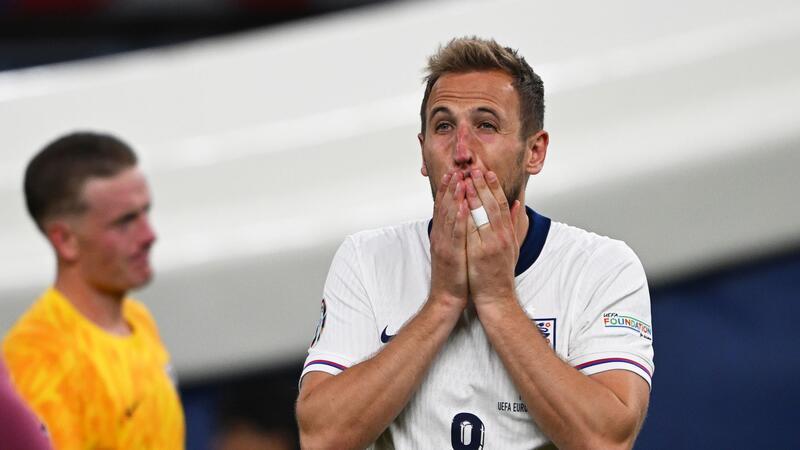 Die Three Lions um Kapitän Harry Kane trauern nach der zweiten EM-Final-Niederlage in Folge. 