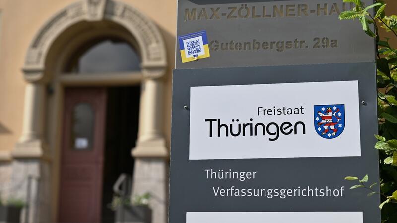 Verfassungsrichter: Corona-Ausgangssperre war rechtswidrig Die Thüringer AfD-Fraktion klagte gegen eine Corona-Verordnung.
