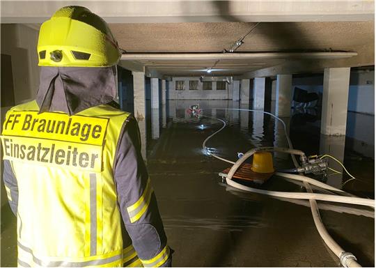 Die Tiefgarage unter dem Geschäft „Bellies“ in Braunlage steht am ersten Weihnachtsfeiertag gegen 18.30 Uhr unter Wasser. Foto: Feuerwehr