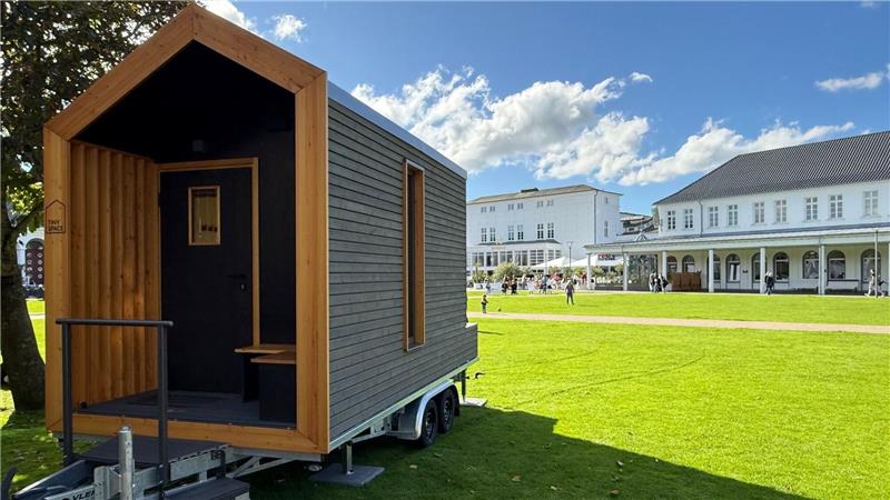 Auf Norderney stehen nun Mini-Häuser – aber nicht zum Wohnen Die Tiny Houses bieten einen Blick auf den Kurpark von Norderney.