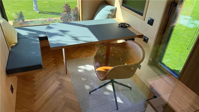 Auf Norderney stehen nun Mini-Häuser – aber nicht zum Wohnen Die Tiny Workspaces bieten etwa Platz für Besprechungen mit bis zu fünf Personen.
