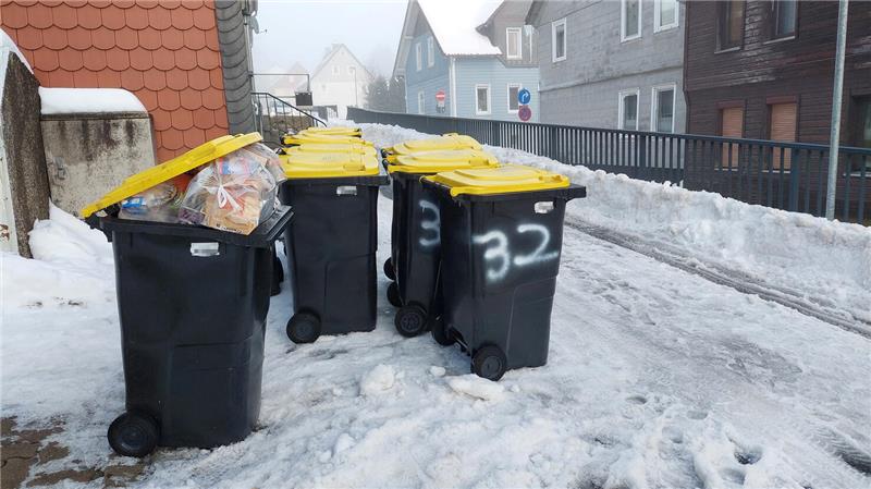 Die Tonne ist voll. „Aber nicht mehr lange“, heißt es von den Kreiswirtschaftsbetrieben.