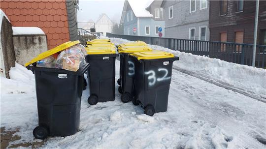 Die Tonne ist voll. „Aber nicht mehr lange“, heißt es von den Kreiswirtschaftsbetrieben.