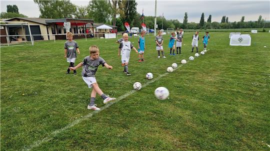 Die Torschüsse sind bei den Kids im Fußball-Camp von Borussia Mönchengladbach besonders beliebt.