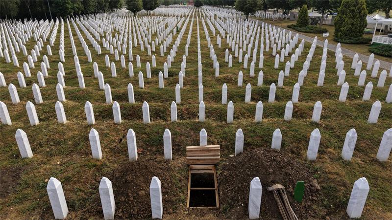 Ratko Mladic, der „Schlächter von Srebrenica“, ist tot Die Toten von Srebrenica künden von den Verbrechen von Mladic. (Archivbild)