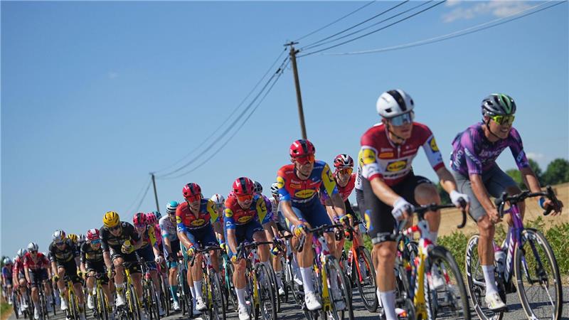 „Knüppelhart“: Ackermann bei Milans Sieg auf Rang vier Die Tour de France war am Samstag auf dem Weg nach Laval.