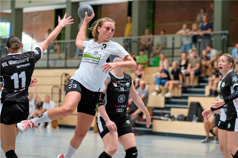 LiSa-Handballerinnen behalten das Saisonziel im Auge Die Treffer vom Fenja Mönnich-Matthes sind wichtig für einen Erfolg gegen Eintracht Braunschweig. Sie ist eine der Leistungsträgerinnen im Team. Foto: Drechsler