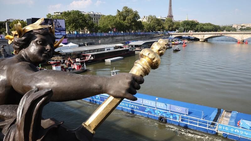 Seine weiter zu dreckig: Bangen um Triathlon-Wettkampf Die Triathleten konnten sich Schwimmstrecke in der Seine nur von außen ansehen.