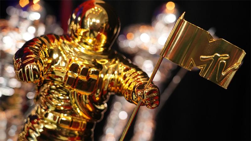 MTV Video Music Awards: Gold für Swift, Madonna räumt ab Die Trophäen sind eine Astronautenfigur mit einer MTV-Fahne.