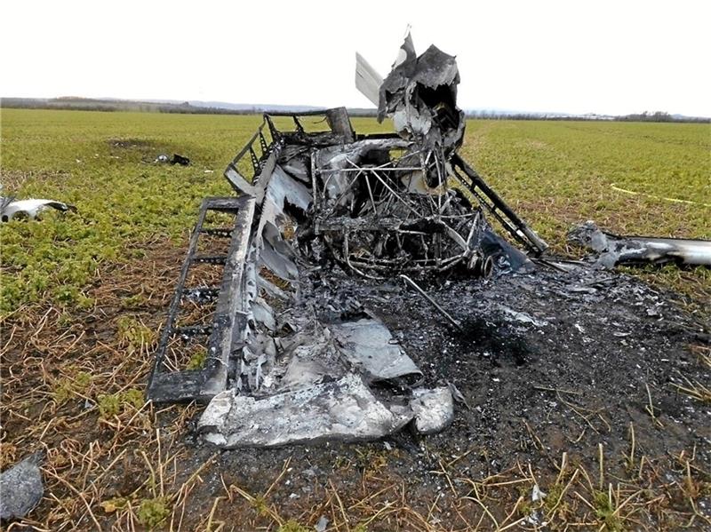Die Trümmer des Ultraleichtflugzeugs, in dem am 1. März zwei Menschen starben.  Foto: Bundesstelle für Flugunfallforschung