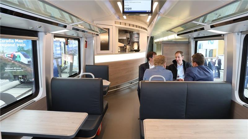 „Knödelexpress“ nach Prag bleibt teilweise erhalten Die Tschechischen Bahnen ersetzen auf der Strecke Prag–Berlin schrittweise ihre alten Züge durch moderne Comfort- Jets. (Archivbild)
