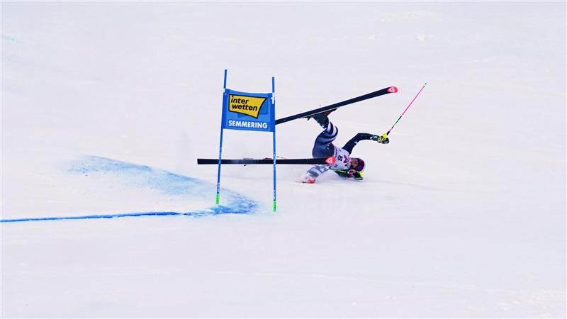 Die US-Amerikanerin Paula Moltzan stürzte im zweiten Lauf heftig.