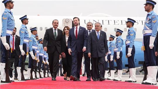 Die US-Delegation um JD Vance landete auf einem Luftwaffenstützpunkt nahe der Hauptstadt Islamabad.