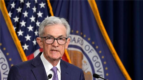Die US-Notenbank Fed deutet für das laufende Jahr nur eine Zinssenkung an - eine Abkehr von den bisher drei prognostizierten Zinsschritten. Alle seien sich einig, dass das weitere Vorgehen von den Daten abhängen werde, sagte Fed-Chef Jerome Powell.