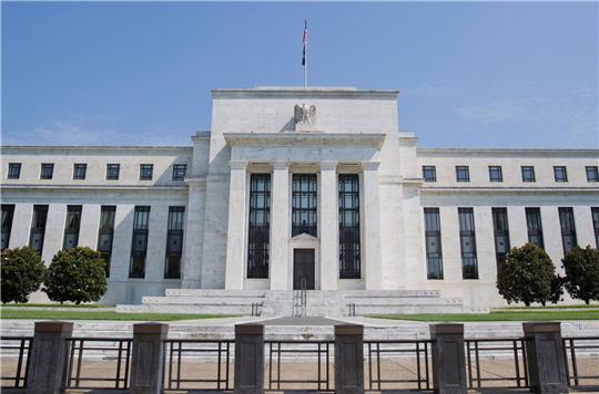 Die US-Notenbank Federal Reserve (Fed) entscheidet über den weiteren Kurs der Geldpolitik inklusive der Höhe des Leitzinses.