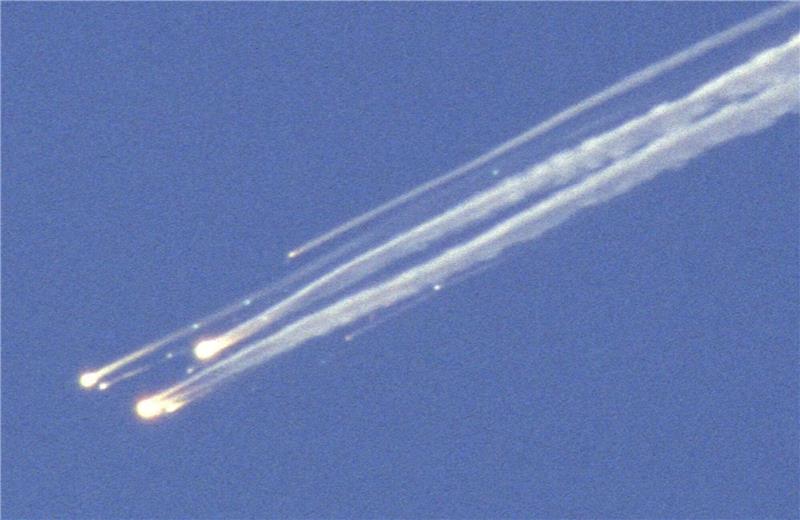 Vor 20 Jahren verglühte die „Columbia” Die US-Raumfähre «Columbia» zerfällt beim Eintritt in die Athmosphäre in großer Höhe über dem Norden von Texas in mehrere Teile.