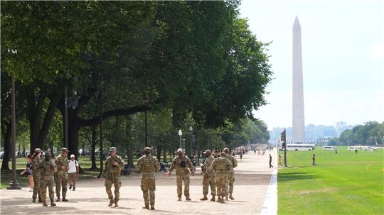 Die US-Regierung hat Washington unter Bundeskontrolle gestellt - die Nationalgarde patrouilliert durch die Hauptstadt. 