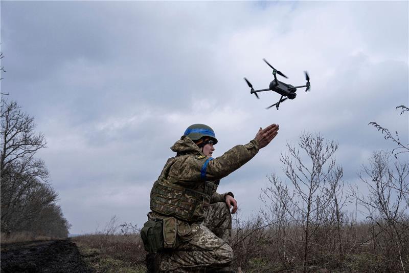 USA sagen Ukraine neue Milliarden-Militärhilfe zu Die US-Regierung stellt der Ukraine zur Abwehr des russischen Angriffskriegs weitere milliardenschwere Militärhilfen zur Verfügung - unter anderem Drohnen.