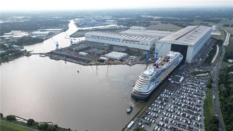 Neues Disney-Kreuzfahrtschiff verlässt Baudock Die Überführung in die Nordsee ist Ende des Sommers geplant.