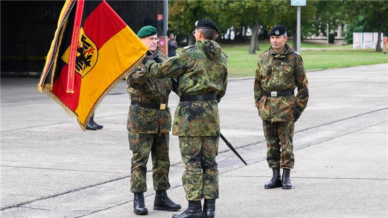 Neuer Chef für Landeskommando der Bundeswehr Die Übergabe des Landeskommandos erfolgte bei einem feierlichen Appell.