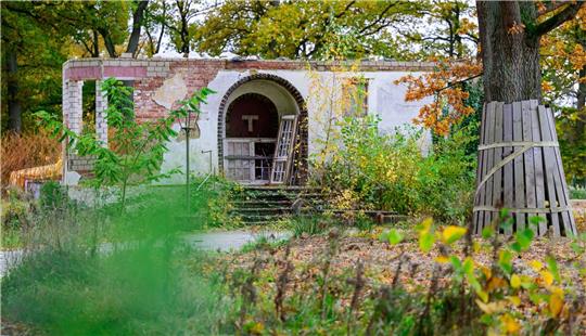 Die Überreste der ehemaligen Möllering-Villa stehen auf einem Grundstück.