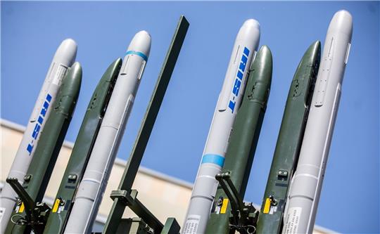 Die Ukraine hat von Deutschland ein drittes Flugabwehrsystem vom Typ Iris-T erhalten.