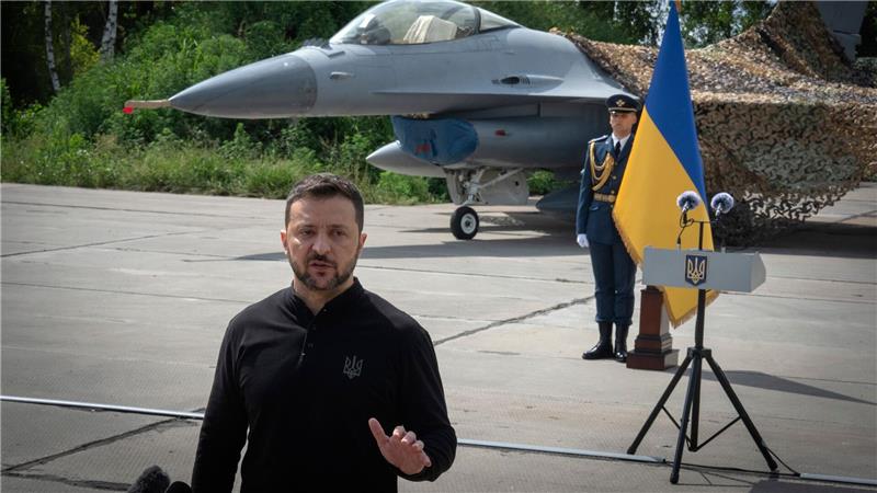 Friedensforscher: Europa rüstet massiv auf Die Ukraine von Präsident Selenskyj ist nunmehr der größte Rüstungsimporteur der Erde. (Archivbild)